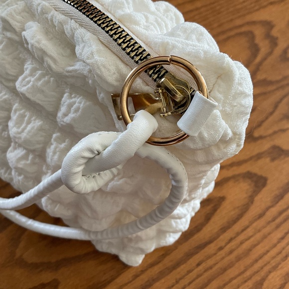 Ring Linked Cream Bubbled Shoulder Bag - Picture 5 of 10